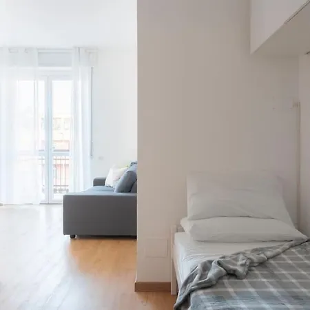 Modern House Dergano A 150 Metri Metro Милан
